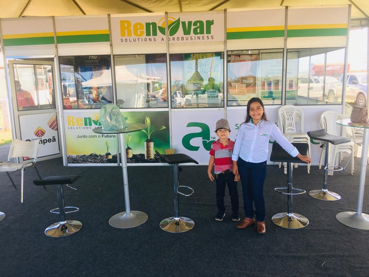 Estande da Renovar em dia de campo